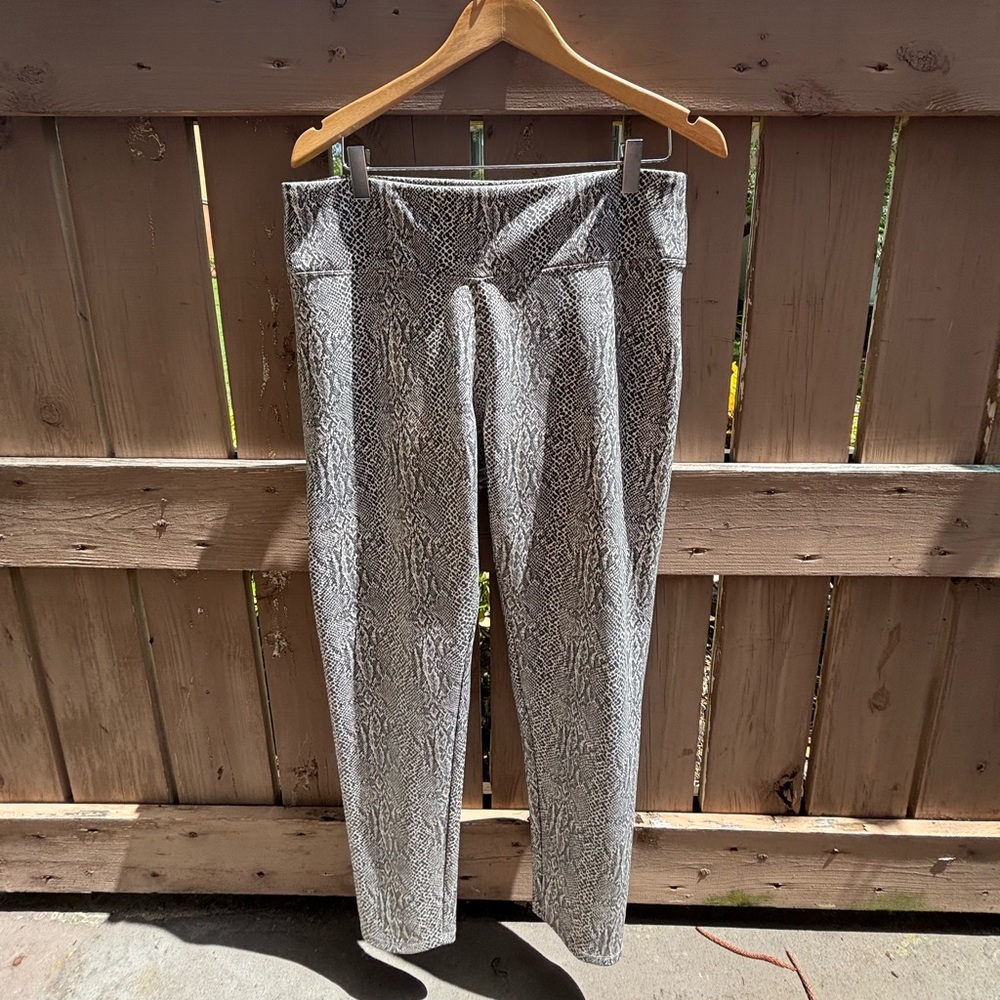 Express Python Pattern Leggings - Black And Gray - image 2